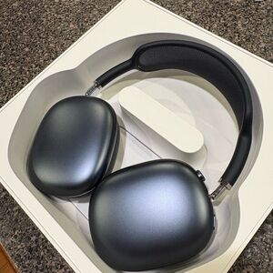 AirPod Max with Smart Case